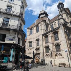 Alte, gut erhaltene Gebäude überall