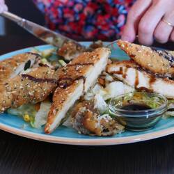 Quelques lamelles de poulets dans la salade...