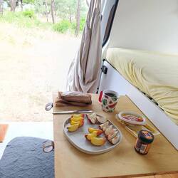 🥖 + 🍑 + ☕ = 🥰
