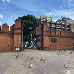 Thapae Gate.