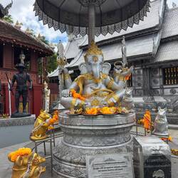 Ganesh statue, Wat Sri Suphan. Note the insoucient pigeon in his left hand.