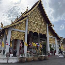 The modern temple on the grounds of Wat Chedi Luang.