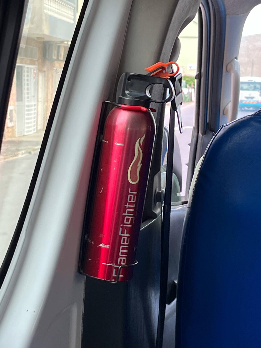 Feuerlöscher im Fahrzeug