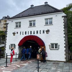 die Talstation der Fløibanen