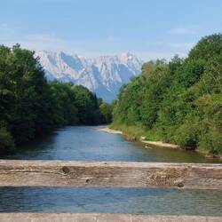 Heute rückt das Zugspitzmassiv hinter der Loisach ins Blickfeld!