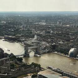 Towerbridge mit offenen Flügeln
