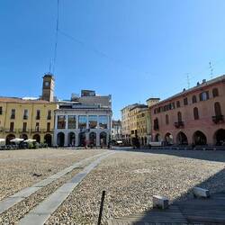 Het stadsplein. Geen groot toerisme hier.
