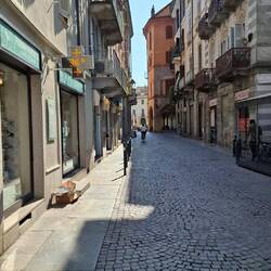 Vercilli om 17u. Even de stad in.