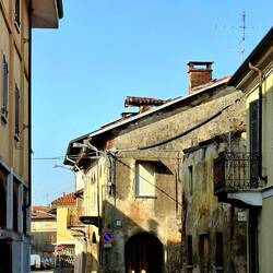 9u. Het dorp wordt stilaan wakker.