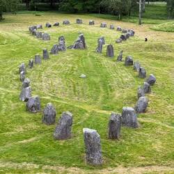 Steine in Form eines Schiffes