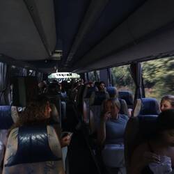 Müde im Bus