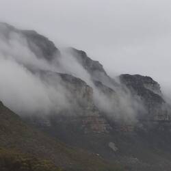 ... wohingegen die Zwölf Apostel schon halb wolkenfrei sind