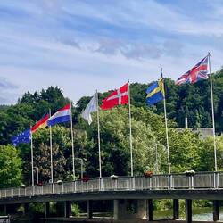 Marina Treis-Karden, Fußgängerbrücke auf die Moselinsel Pommerer Werth