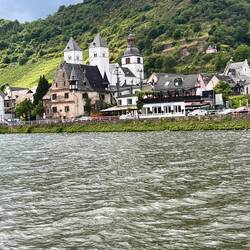 Karden an der Mosel, Blick auf die Georgskapelle und die Stiftskirche St. Castor. Blick von Norden