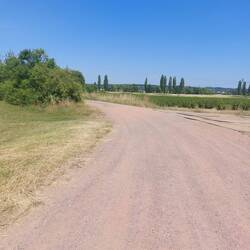 Grauer Staub und Steine, Endlos lange Wege...