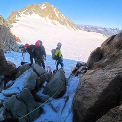 Mitterkar Joch mit Blick auf den Hintere Brochkogel über den Taschach Ferner