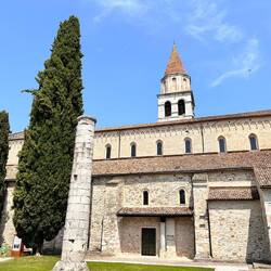 Die Basilika ist im romanisch- gotischen Stil im 12 Jht. gebaut worden und ist UNESCO