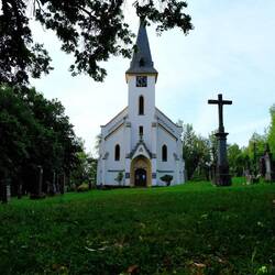 Die Kirche und der Friedhof in Glöckelberg