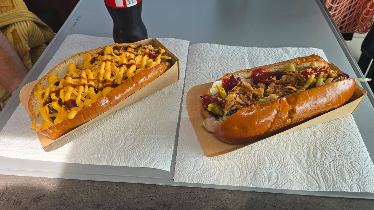 Klassik Hot Dog und 1x mit Allem