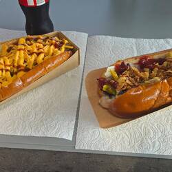 Klassik Hot Dog und 1x mit Allem
