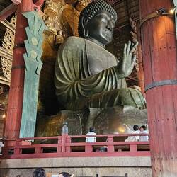 Le grand bouddha de bronze