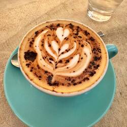 Sowas bekomme ich hier jeden Morgen. Der Kaffee hier ist besser, als bei uns!