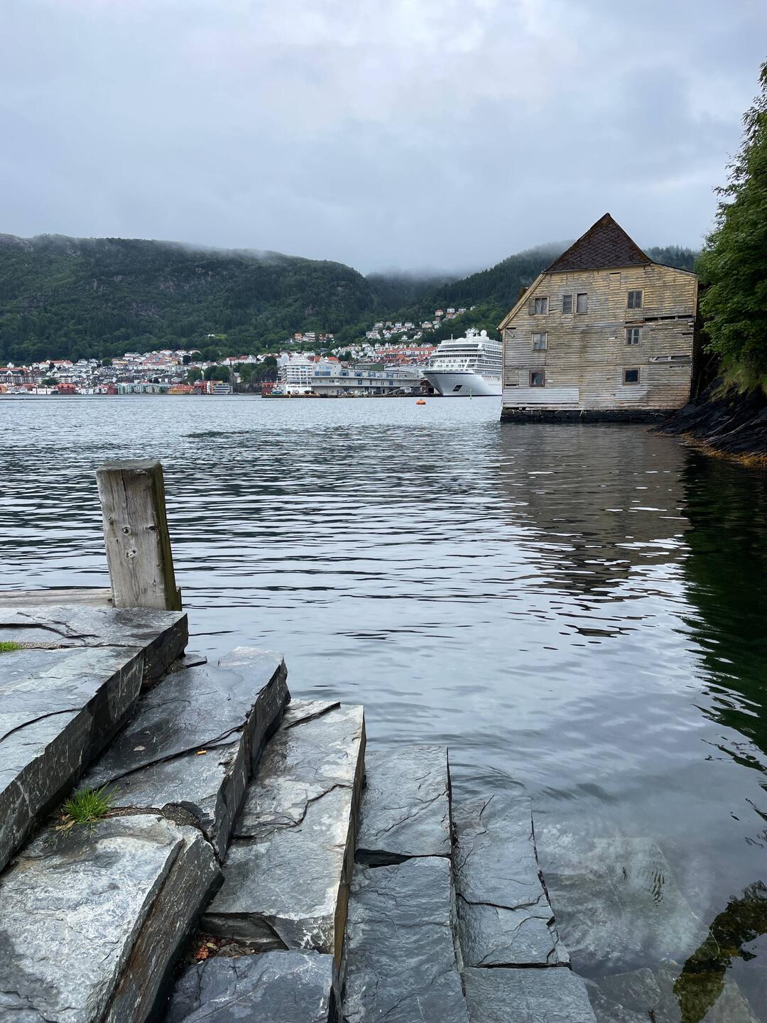 Blick vom Nordsenparken rüber zum Kreuzfahrterminal