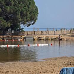 ein kleiner Badesee direkt vor dem Atlantik
