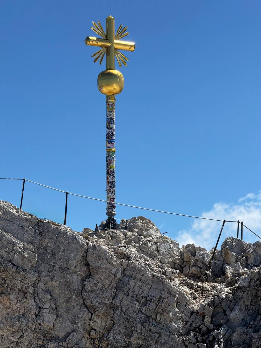 Goldenes Gipfelkreuz am Ostgipfel