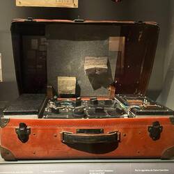 A WWII radio transmitter/reciever