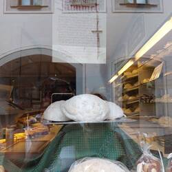 Fummel. Hauchdünne Teigblase mit Zucker