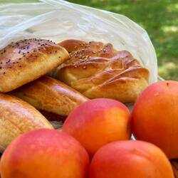 Endlich wieder Gebäck! Und superreife Aprikosen 😋