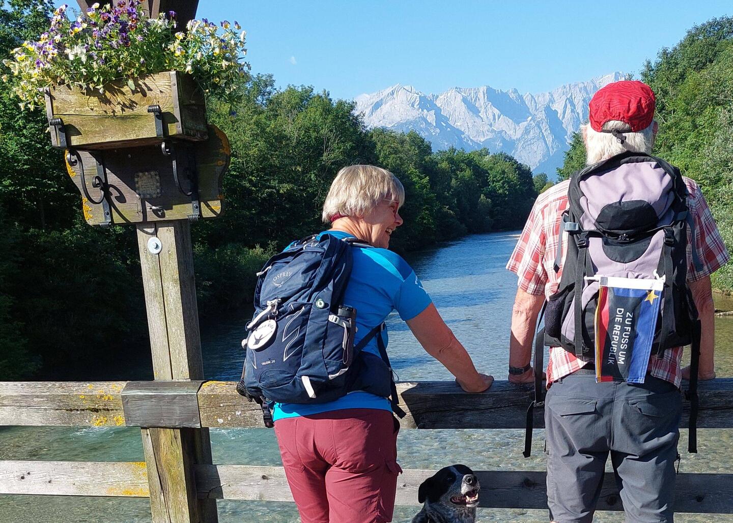 Auf der Loisach Brücke geht der Blick in Richtung Ziel...