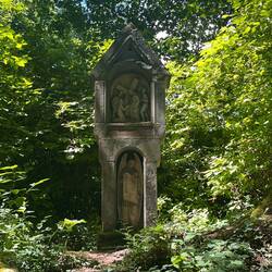 Der Pilgerpfad Mosel-Caminio überschneidet sich mit dem Wanderweg Moselsteig