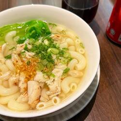 Andreas testet die Nudelsuppe 🍜