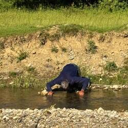 Da wir keinen Schnaps für ihn haben trinkt er halt Wasser 💦.