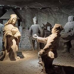 der Legende nach wurde das Vorkommrn von einer Prinzessin gefunden