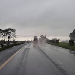 Im strömenden Regen geht es dann raus aus Kapstadt