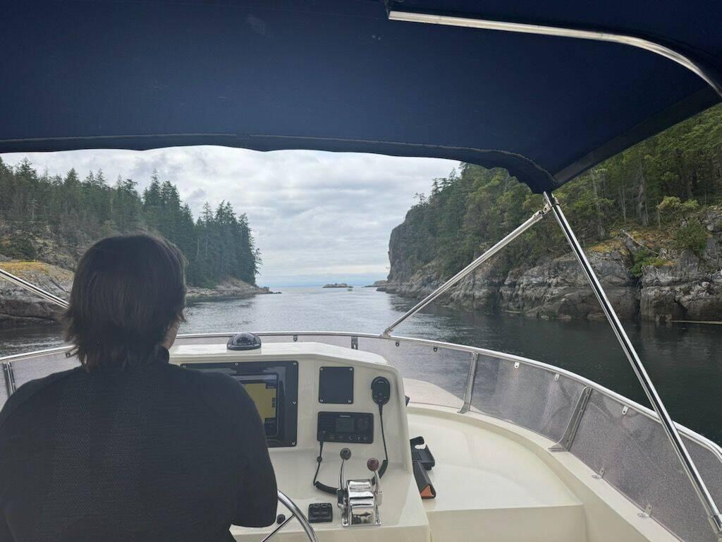 Janet (Ramble On) on the helm leaving Gorge Harbour
