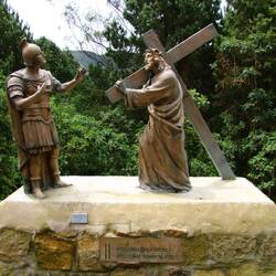 Hier wird der Weg Jesu zu seiner Kreuzigung gezeigt.