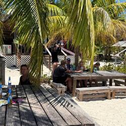 Spanferkelessen an der Chat `N`Chill Bar