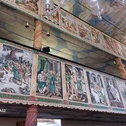 2 Emporen: oben altes Testament, unten neues Testament.