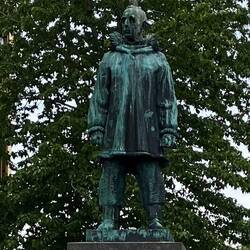 Die Möwen nehmen halt alles in Beschlag, und er kann sich nicht mal wehren 😅