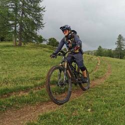 De Räge sitzt üs im Nacke