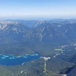 ....liegt der wunderschöne Eibsee.