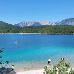 ....am Eibsee entlang.