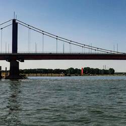 RheinOrange, Skulptur am Zusammenfluss von Ruhr und Rhein