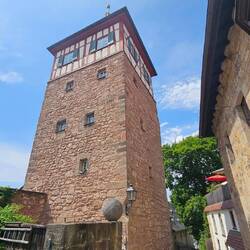 Der rote Turm