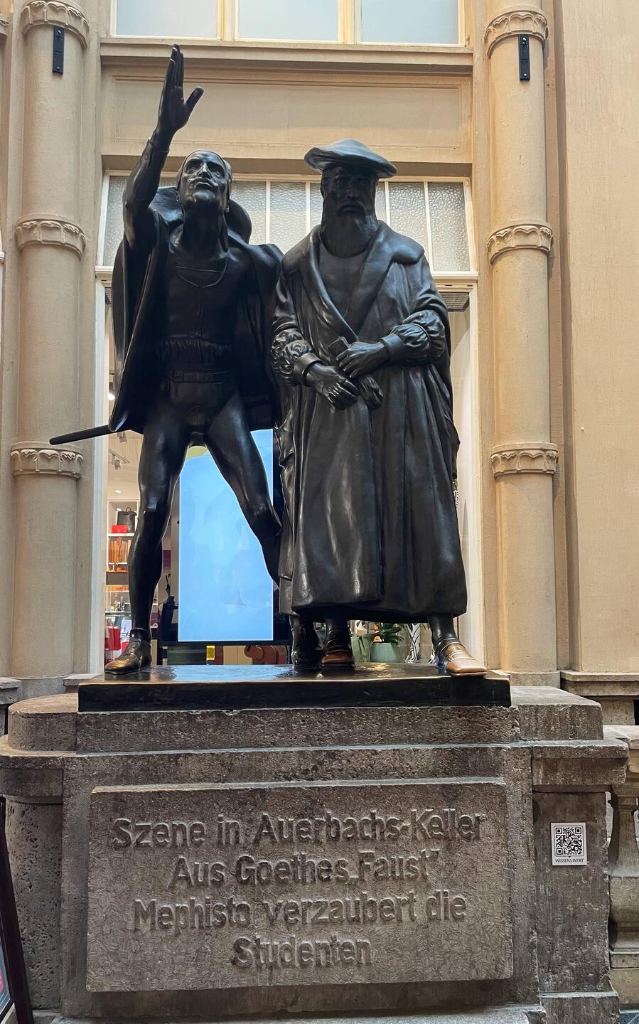 Vor Auerbachs Keller: Mephisto verzaubert die Studenten.