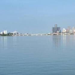 Farewell also to the MacArthur Bridge, connecting Belle Isle with Detroit City. We got to know it.